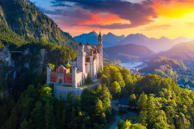 Schloss Neuschwanstein bij zonsondergang