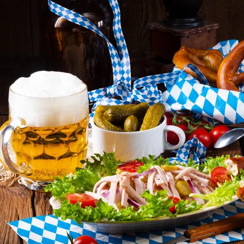 Beierse Brotzeit met bier en Weißwurst